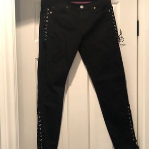 Hudson grommet lace up sides and ankles.